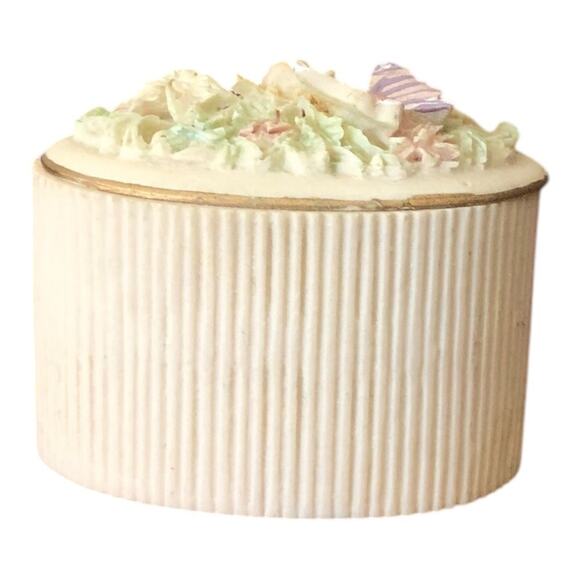 Vintage Butterfly Floral Antiqued Oval Resin Trinket Ring Box with Brooch as Lid - Picture 10 of 14